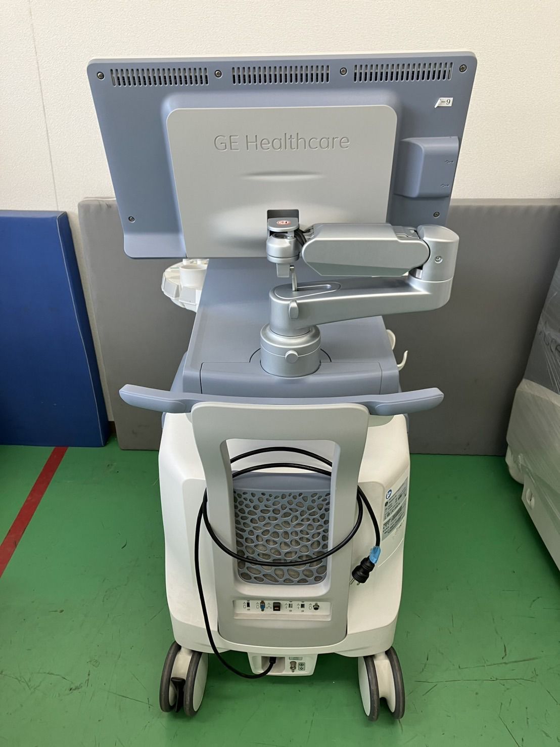 GE Voluson E8 BT16 4D Ultrasound System (2016) with RAB6-D Probe – HDlive – OB/GYN