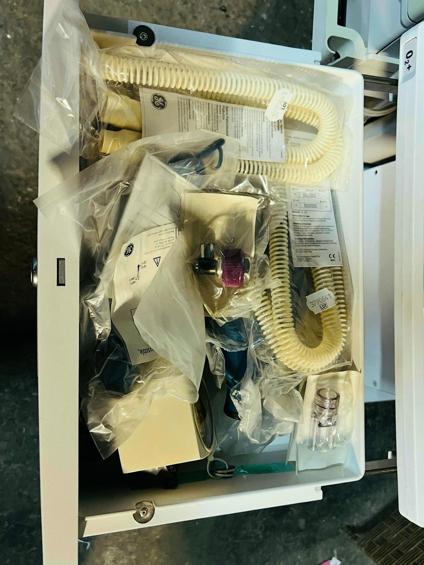 GE Datex-Ohmeda Aestiva/5 MRI Anesthesia Machine with Tec 7 Sevo & Tec 6 Desflurane Vaporizer