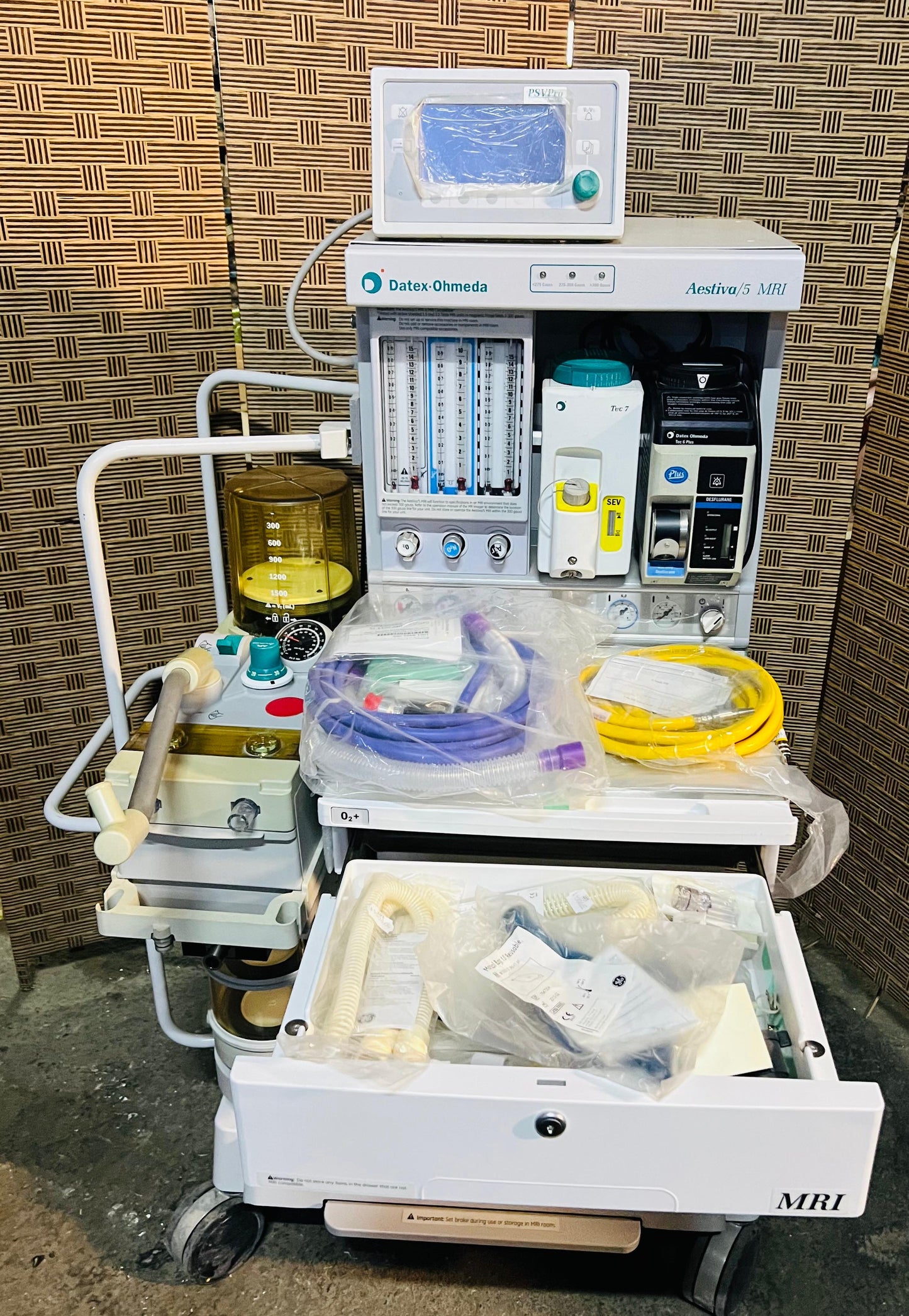 GE Datex-Ohmeda Aestiva/5 MRI Anesthesia Machine with Tec 7 Sevo & Tec 6 Desflurane Vaporizer