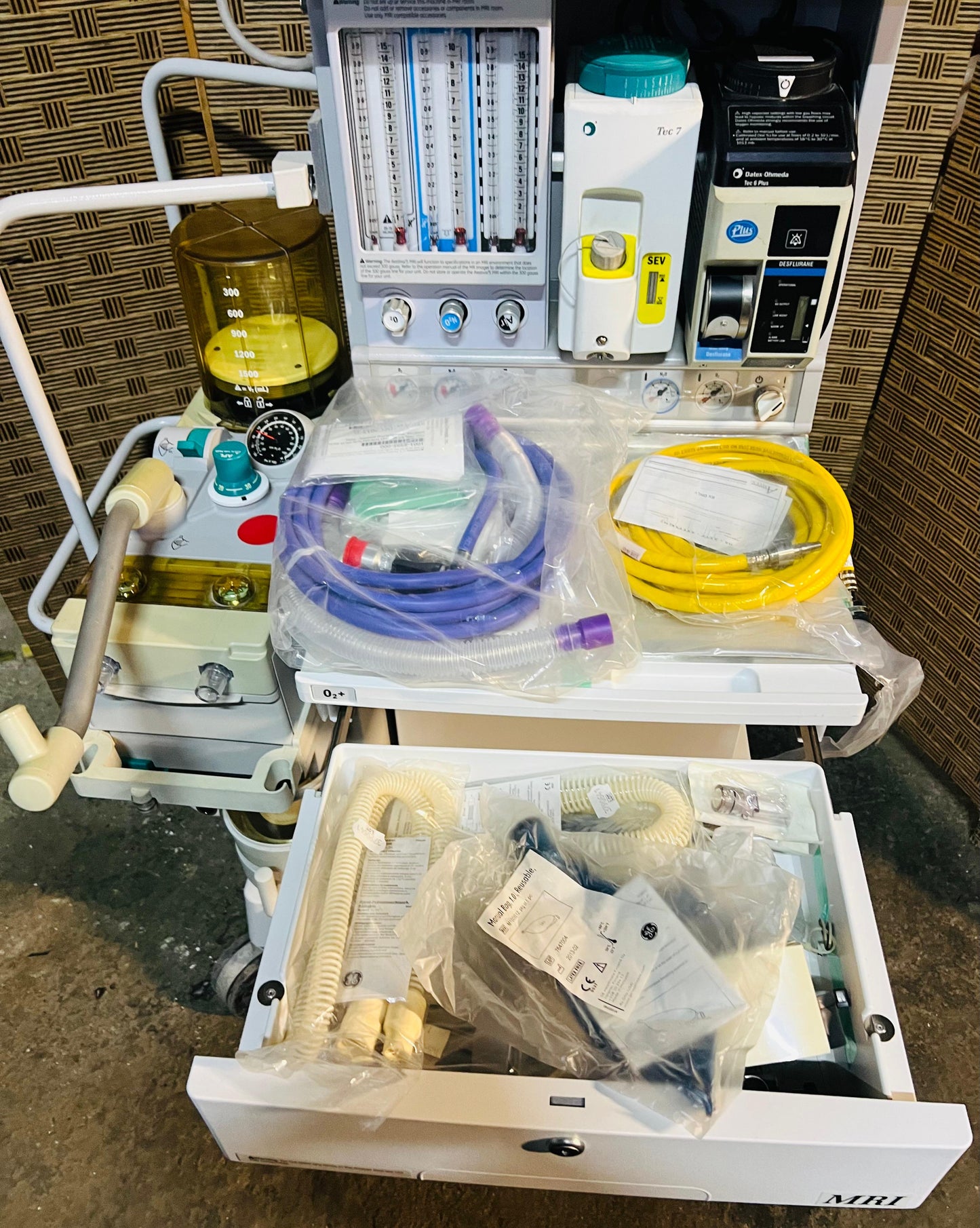 GE Datex-Ohmeda Aestiva/5 MRI Anesthesia Machine with Tec 7 Sevo & Tec 6 Desflurane Vaporizer