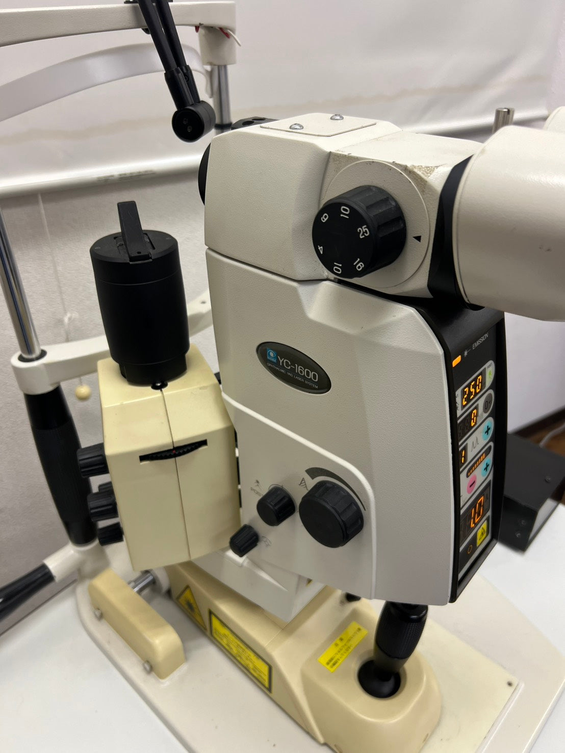 Nidek YC-1600 Nd:YAG Laser System