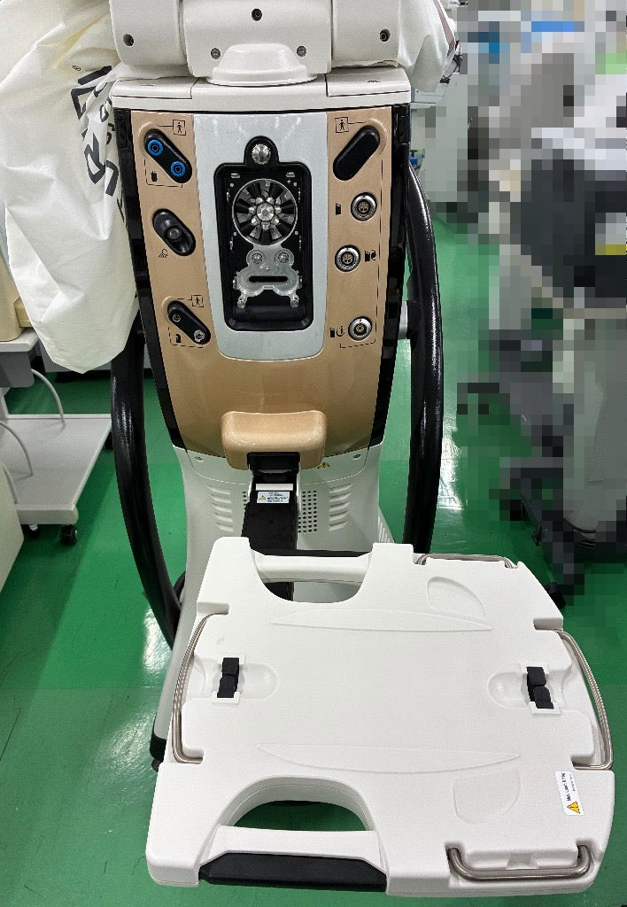 Alcon Centurion with handpeice