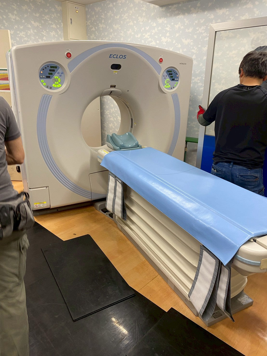 Hitachi Eclos MRI 16 slices refurbished machine YOM 2010