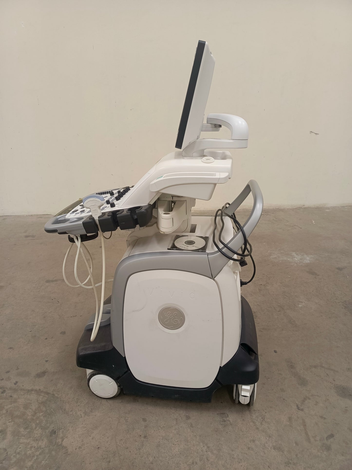 GE ultrasound vivid E9 with a convex probe