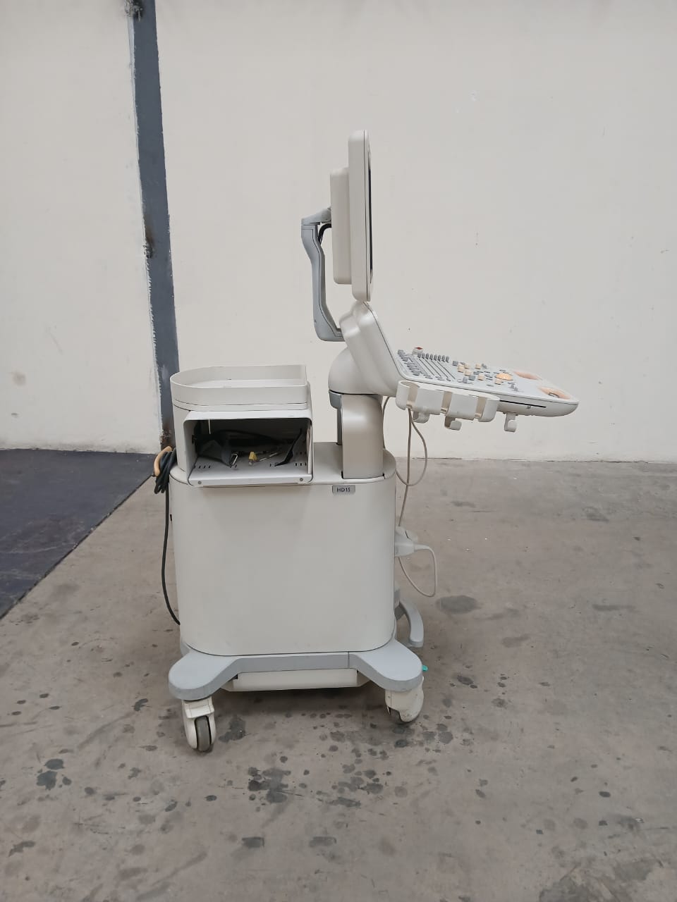 PHILIPS HD15 ULTRASOUND MACHINE with Cardiac Array probe. BH