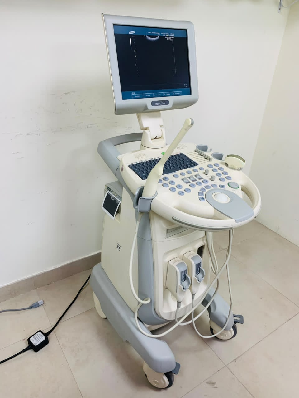 MEDISON X6 COLOR  DOPPLER WITH TVS AND CONVEX PROBES. BH