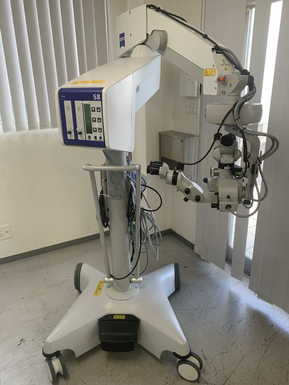 Carl Zeiss Visu 200 S8 microscope