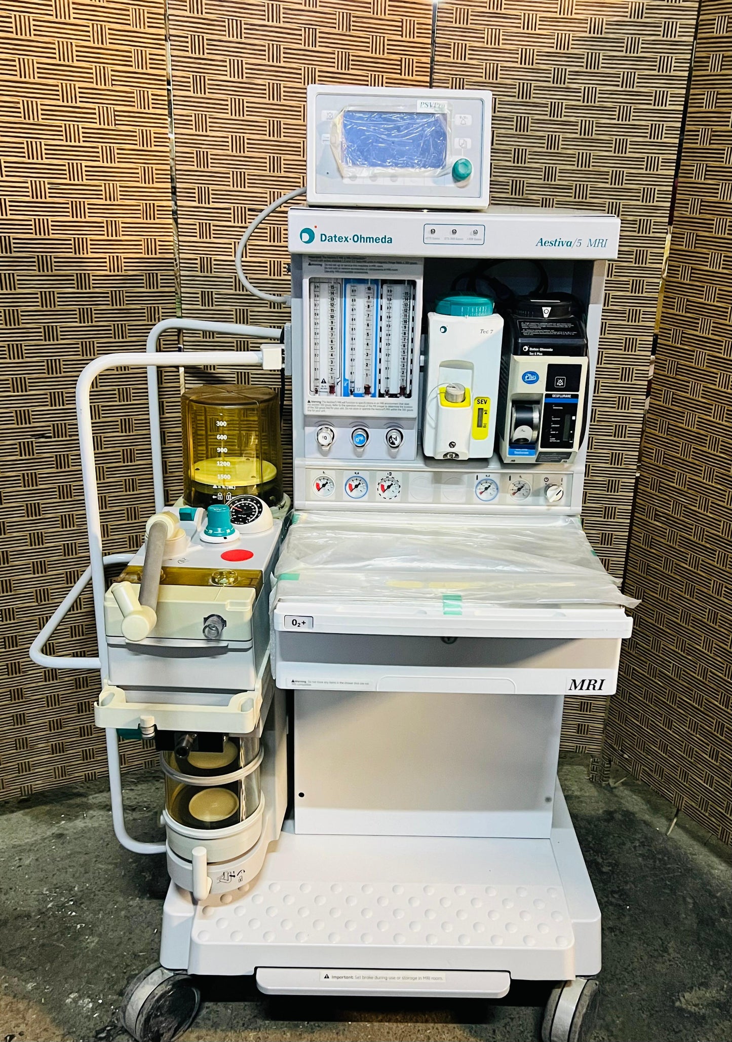 GE Datex-Ohmeda Aestiva/5 MRI Anesthesia Machine with Tec 7 Sevo & Tec 6 Desflurane Vaporizer