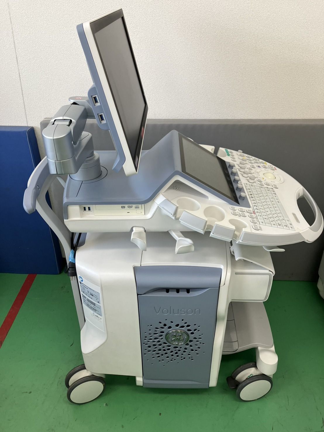 GE Voluson E8 BT16 4D Ultrasound System (2016) with RAB6-D Probe – HDlive – OB/GYN