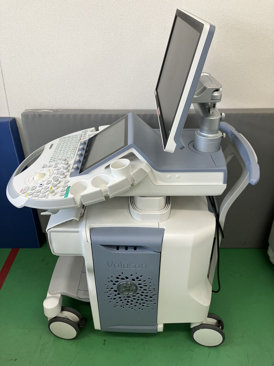GE Voluson E8 BT16 4D Ultrasound System (2016) with RAB6-D Probe – HDlive – OB/GYN