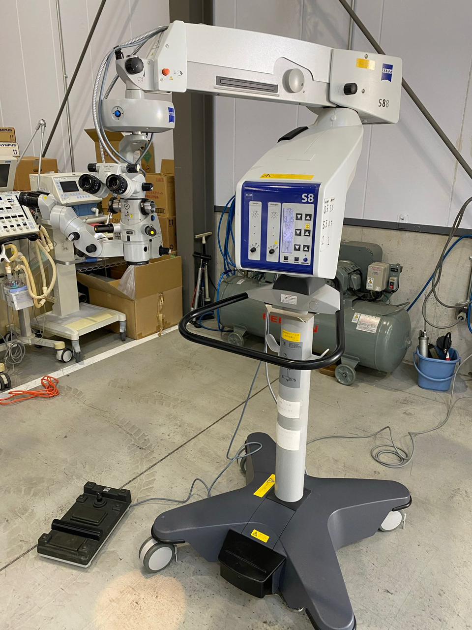 Carl Zeiss OPMI Lumera T Surgical Microscope (with S88 Floor Stand) (REFURBISHED EQUIPMENT)