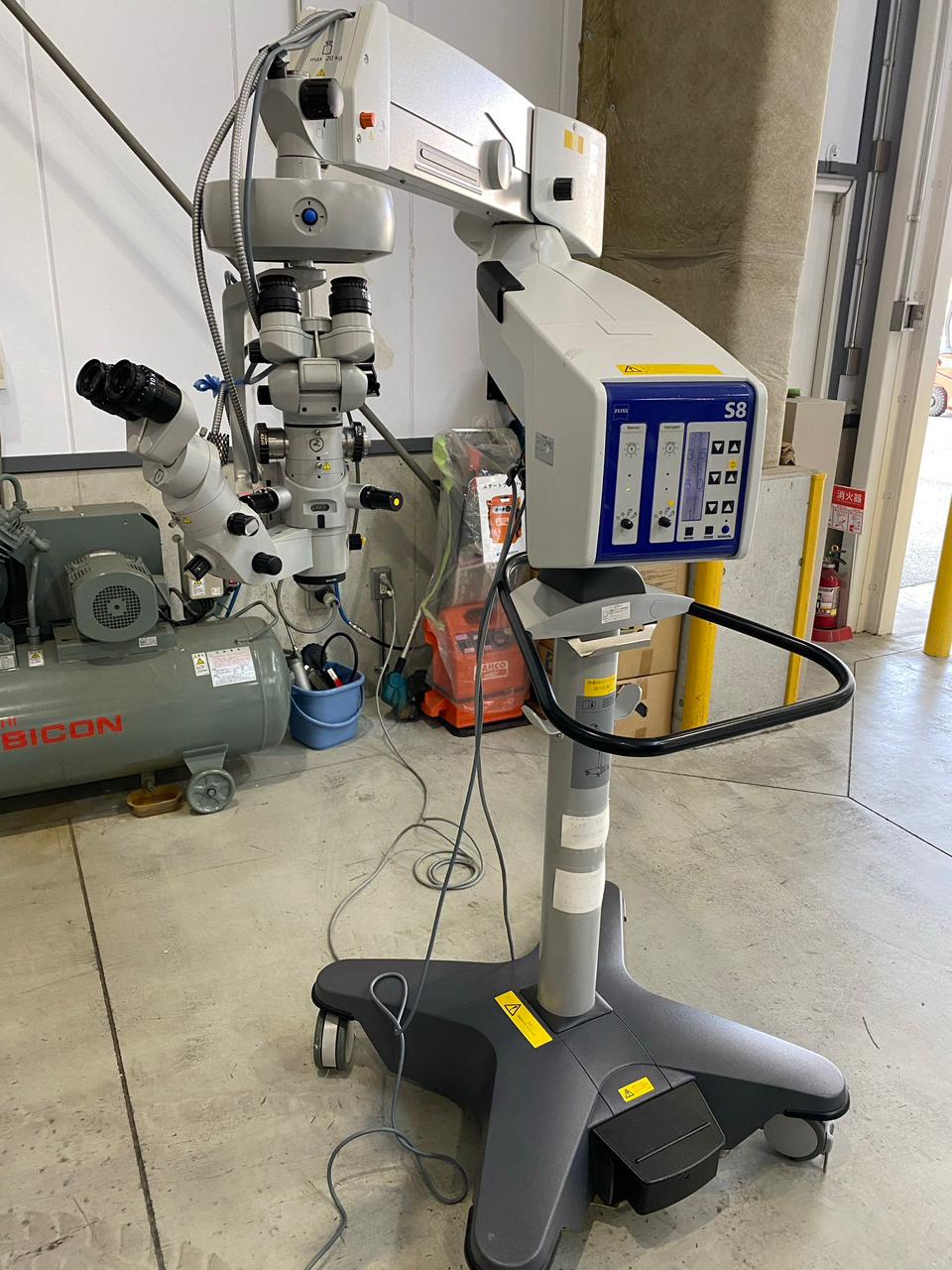 Carl Zeiss OPMI Lumera T Surgical Microscope (with S88 Floor Stand) (REFURBISHED EQUIPMENT)