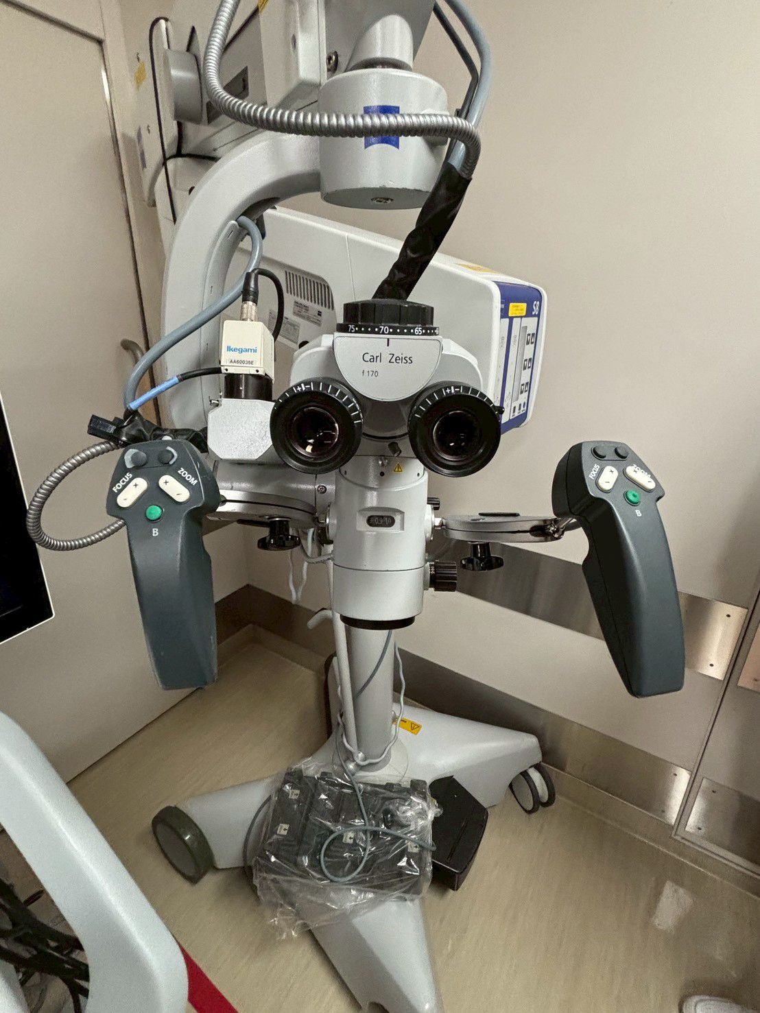 Carl Zeiss Meditec LUXOR REVALIA OPMI Vario S88 Surgical Microscope