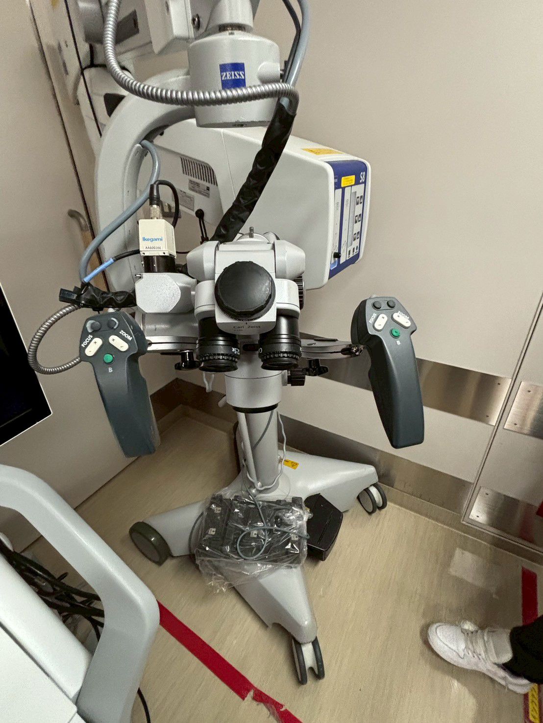 Carl Zeiss Meditec LUXOR REVALIA OPMI Vario S88 Surgical Microscope