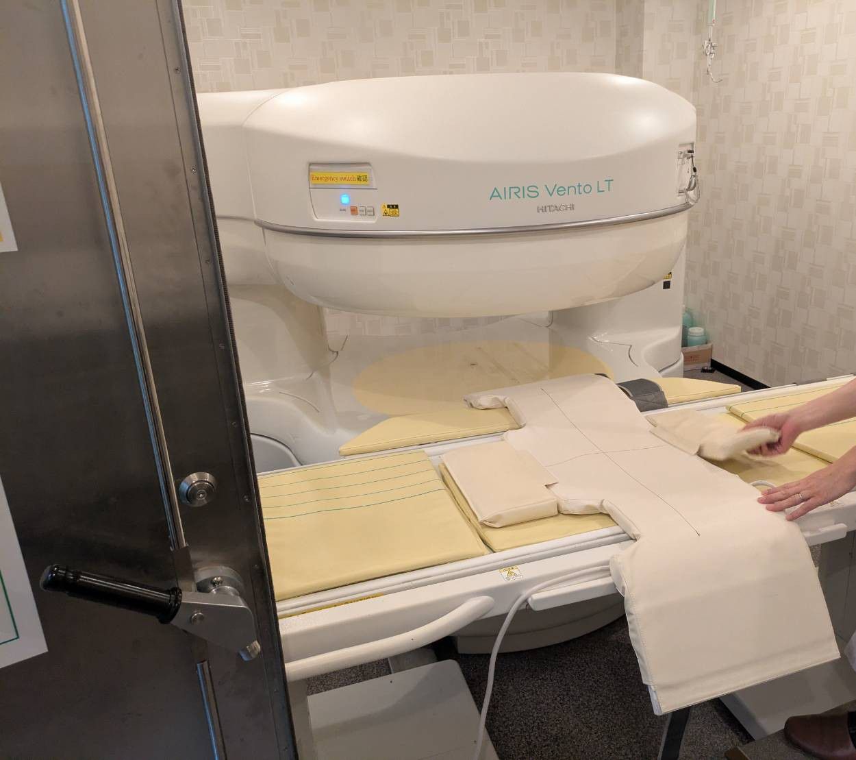 Hitachi AIRIS Vento LT MRI refurbished machine MOF:2011