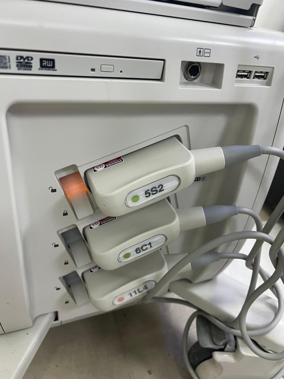 Toshiba Xario 100 ultrasound with cardiac,linear and convex probe refurbished equipment