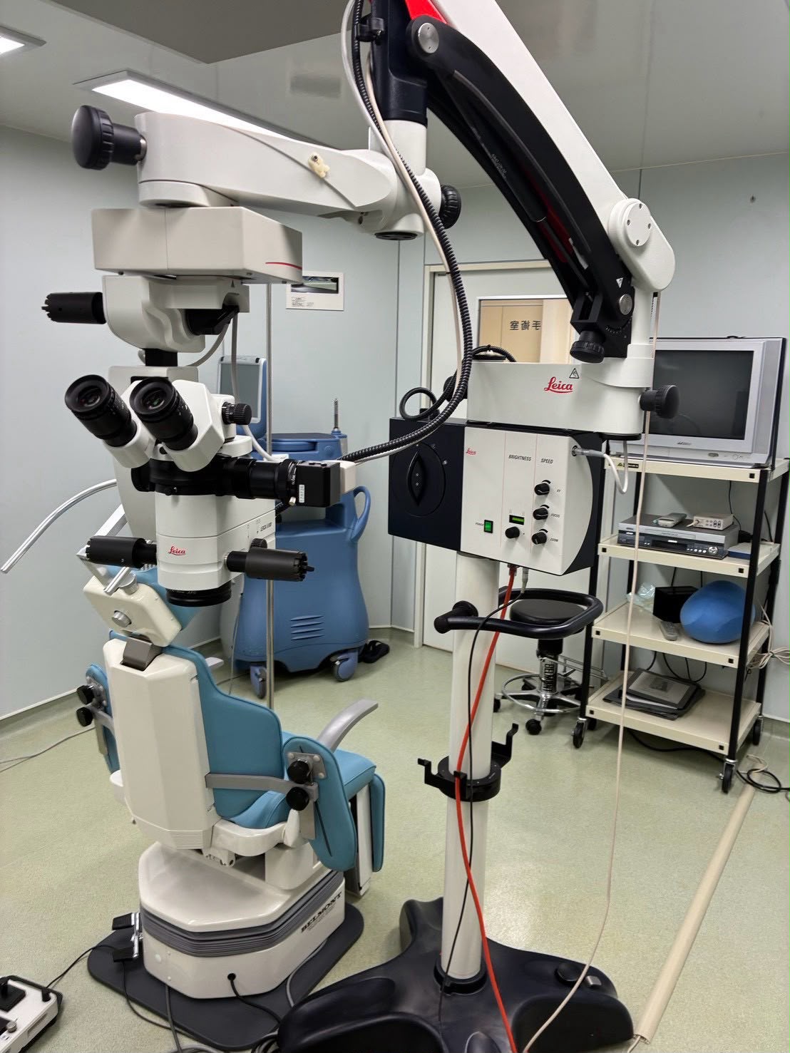 Leica Opthalmic Surgical Microscope (M520) M-series